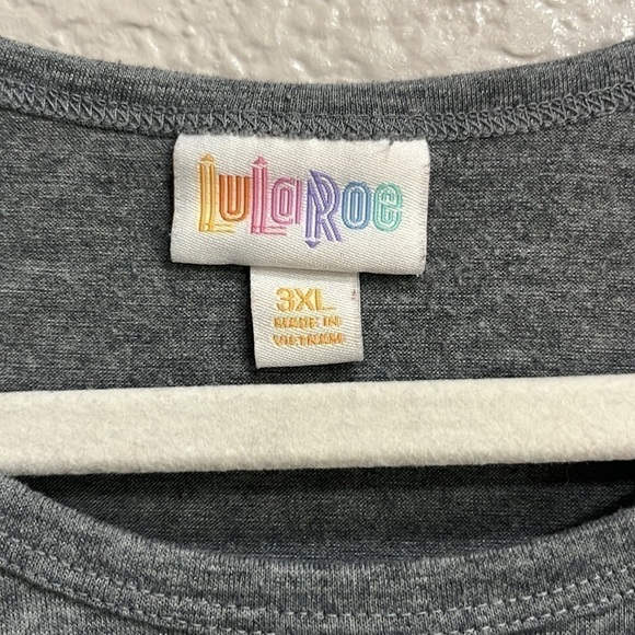 LuLaRoe 3/4 Floral Sleeve Gray Randy Shirt Size 3XL - Picture 4 of 7